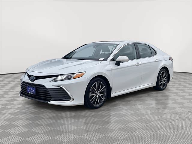 Used 2022 Toyota Camry XLE w/ Navigation Upgrade Package FWD image 1