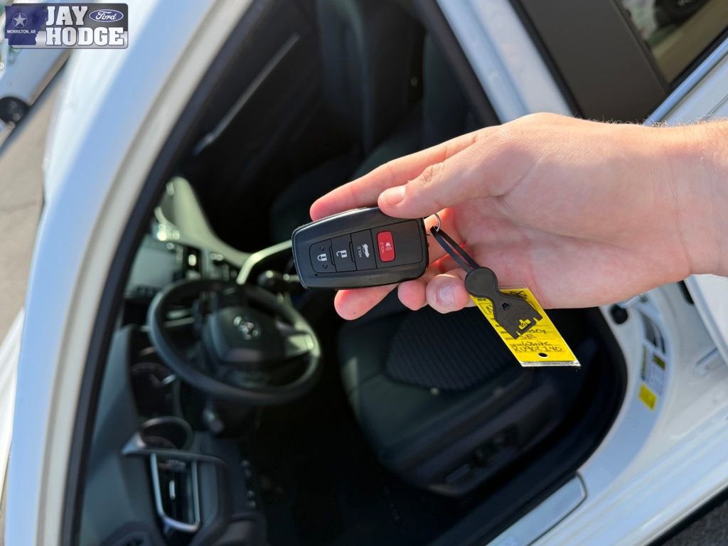 Used 2024 Toyota Camry SE w/ Convenience Package image 28