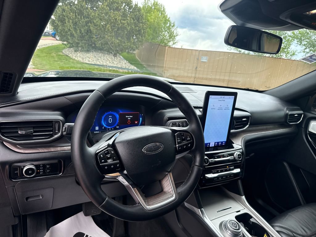 Certified 2023 Ford Explorer Platinum w/ Technology Package AWD/4WD image 14