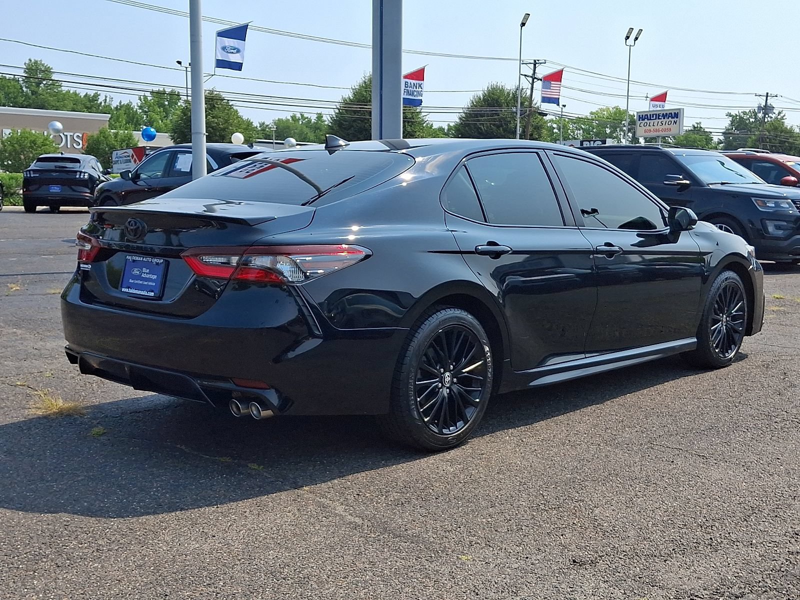 Used 2022 Toyota Camry SE w/ Carpet Mat Package (TMS) FWD image 7