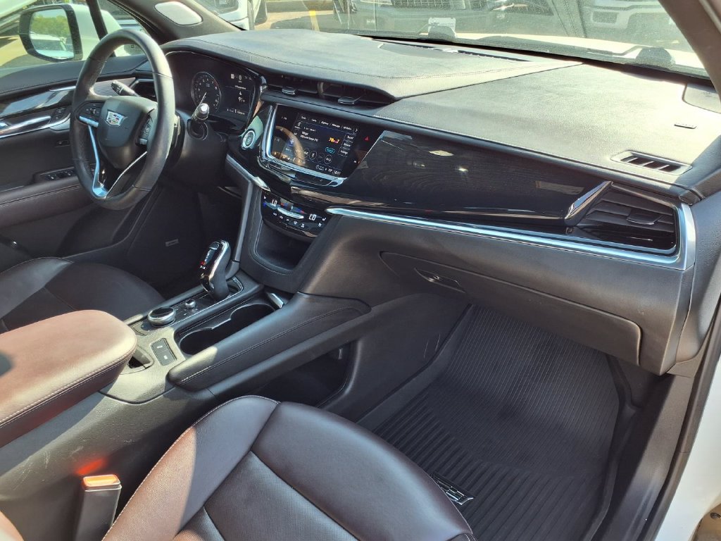Used 2024 Cadillac XT6 Premium Luxury w/ Technology Package FWD image 29