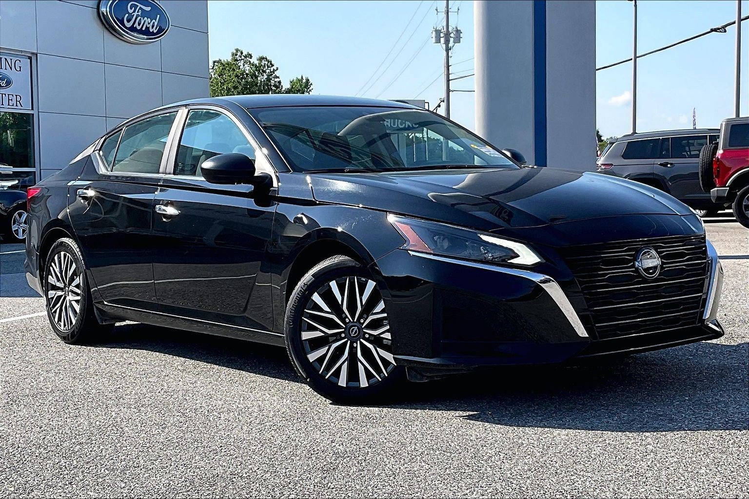 Used 2025 Nissan Altima 2.5 SV FWD image 1