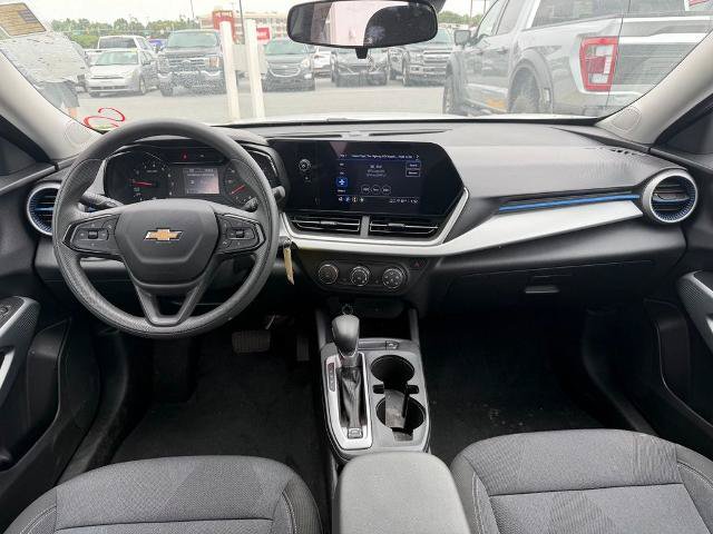 Used 2025 Chevrolet Trax LS w/ LS Convenience Package FWD image 14