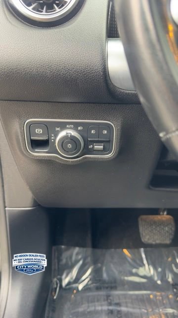 Used 2021 Mercedes-Benz GLB 250 4MATIC w/ Premium Package image 8