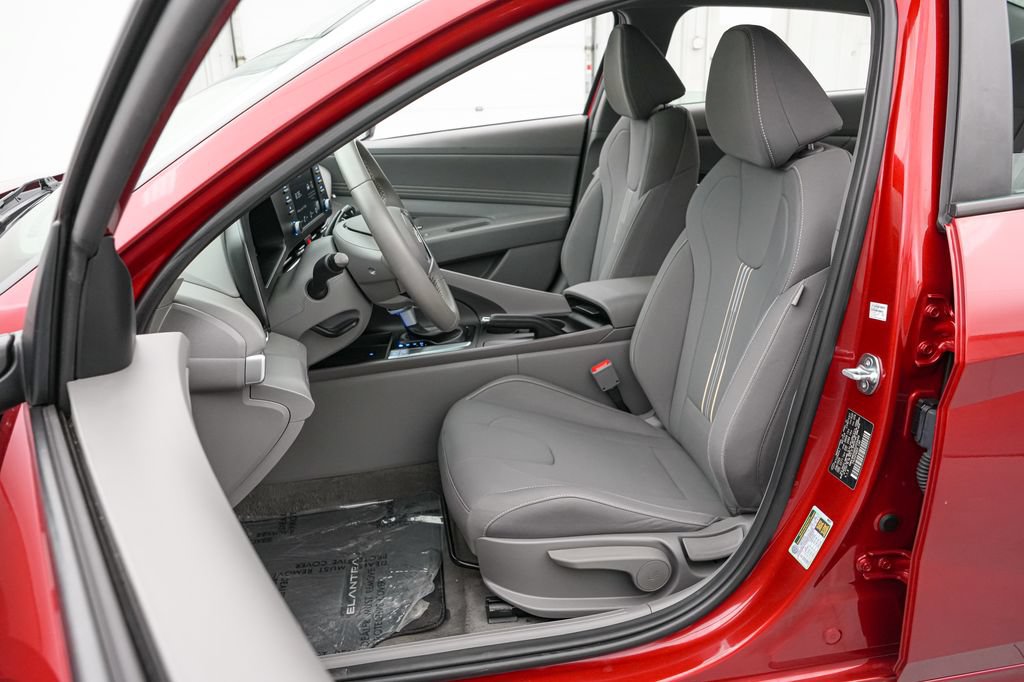 Used 2025 Hyundai Elantra Sport FWD image 11