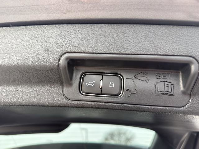 Certified 2022 Ford Explorer XLT w/ Equipment Group 202A image 19