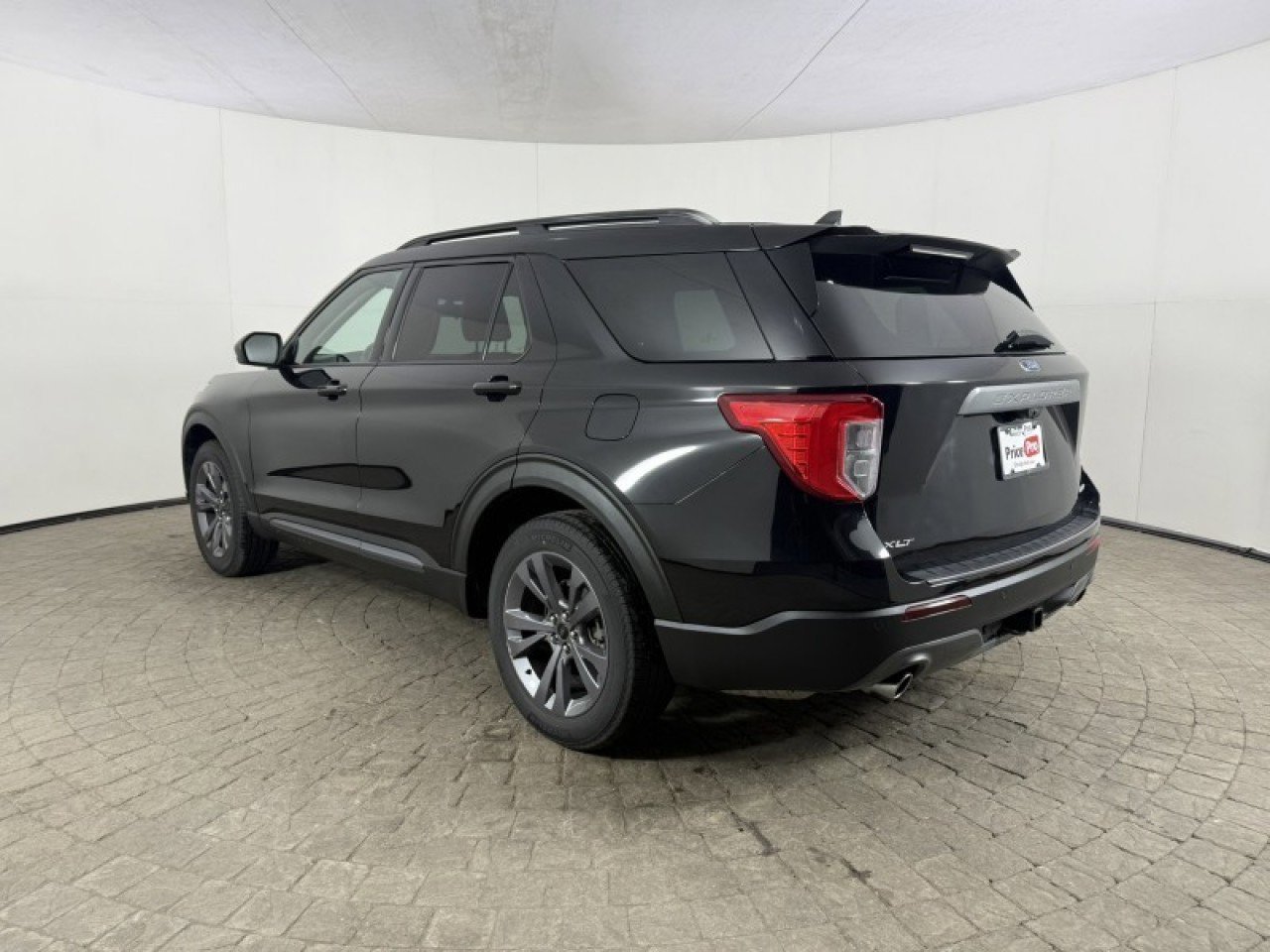 Certified 2021 Ford Explorer XLT w/ Equipment Group 202A image 2