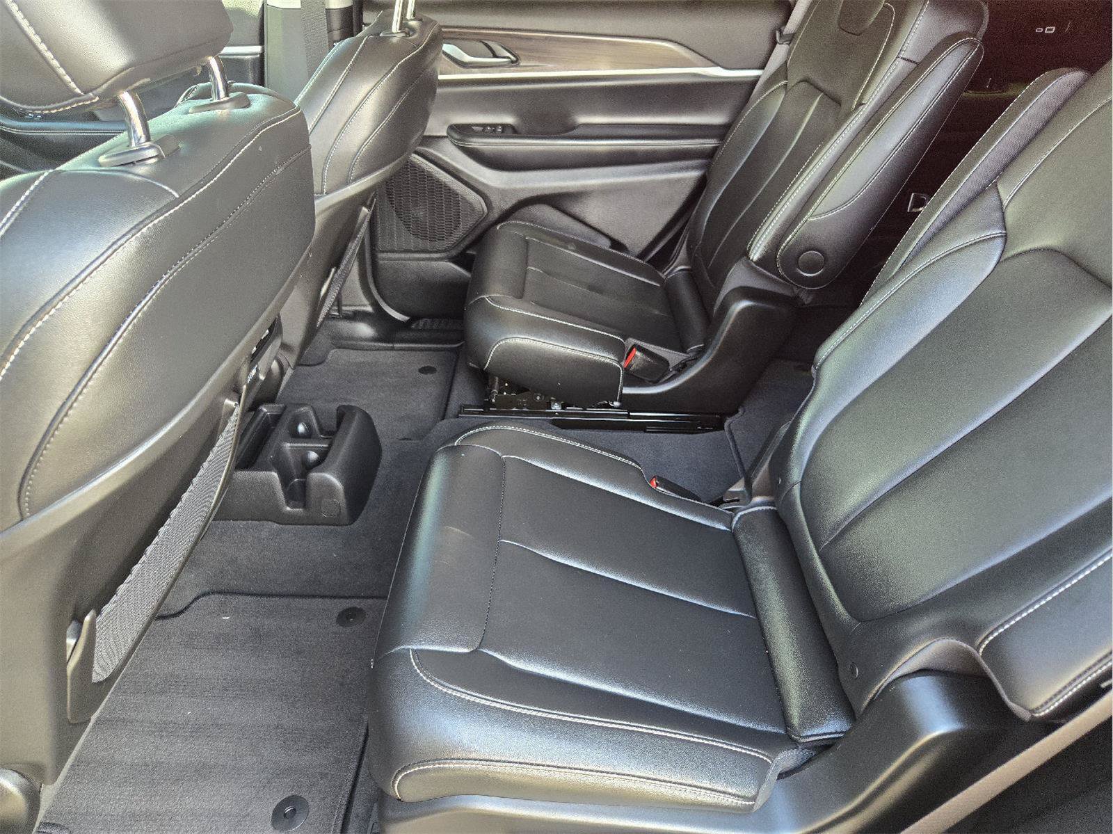 Used 2023 Jeep Grand Cherokee L Limited AWD/4WD image 29
