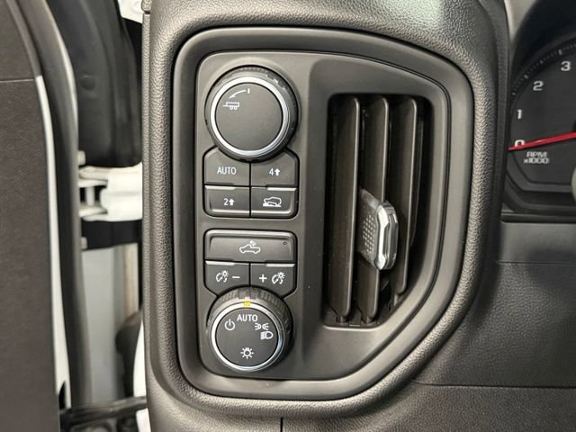 Used 2020 Chevrolet Silverado 1500 Custom w/ Custom Value Package AWD/4WD image 17