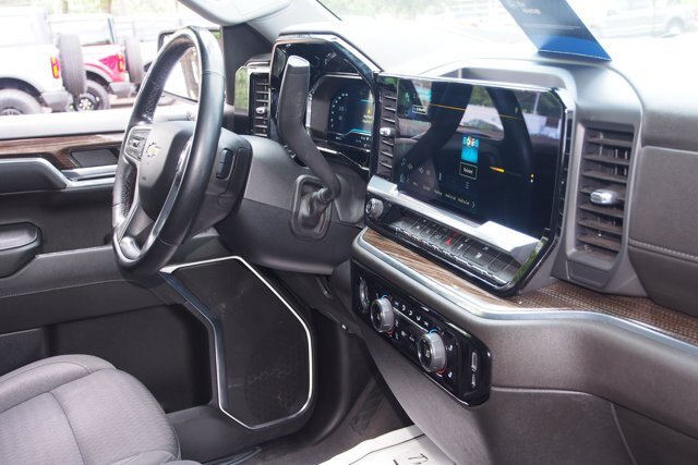 Used 2023 Chevrolet Silverado 1500 LT AWD/4WD image 11
