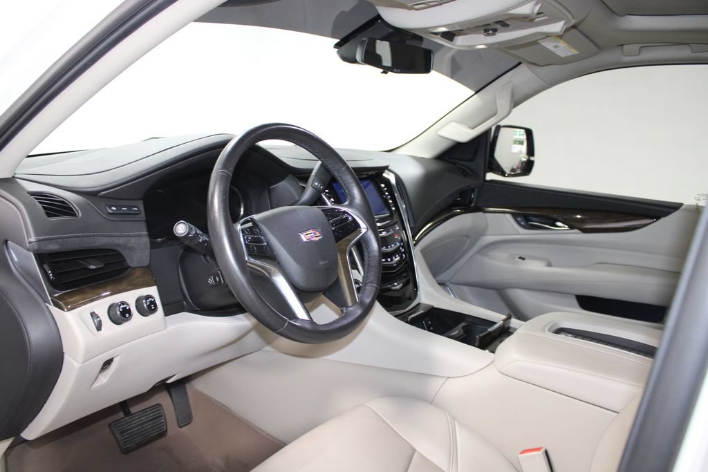 Used 2020 Cadillac Escalade Premium Luxury AWD/4WD image 24