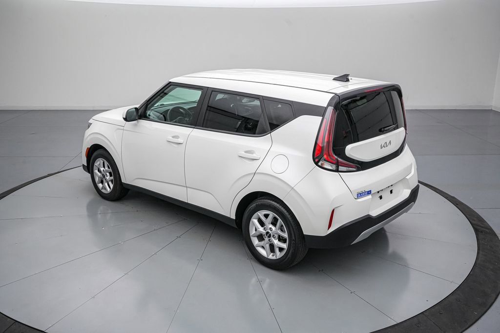 Used 2025 Kia Soul LX w/ LX Technology Package FWD image 7