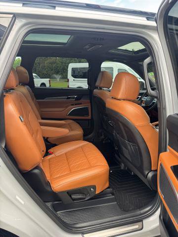 Used 2023 Kia Telluride SX Prestige X-Pro AWD/4WD image 14