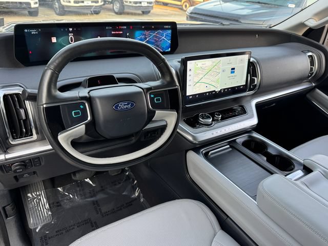 Certified 2025 Ford Expedition Platinum w/ Driver's Package AWD/4WD image 3