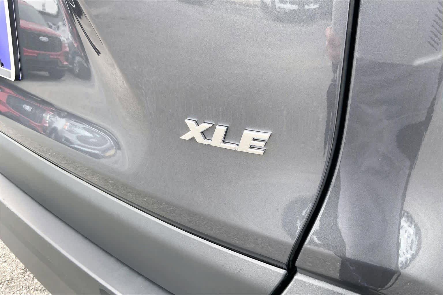 Used 2025 Toyota RAV4 XLE w/ Convenience Package FWD image 10