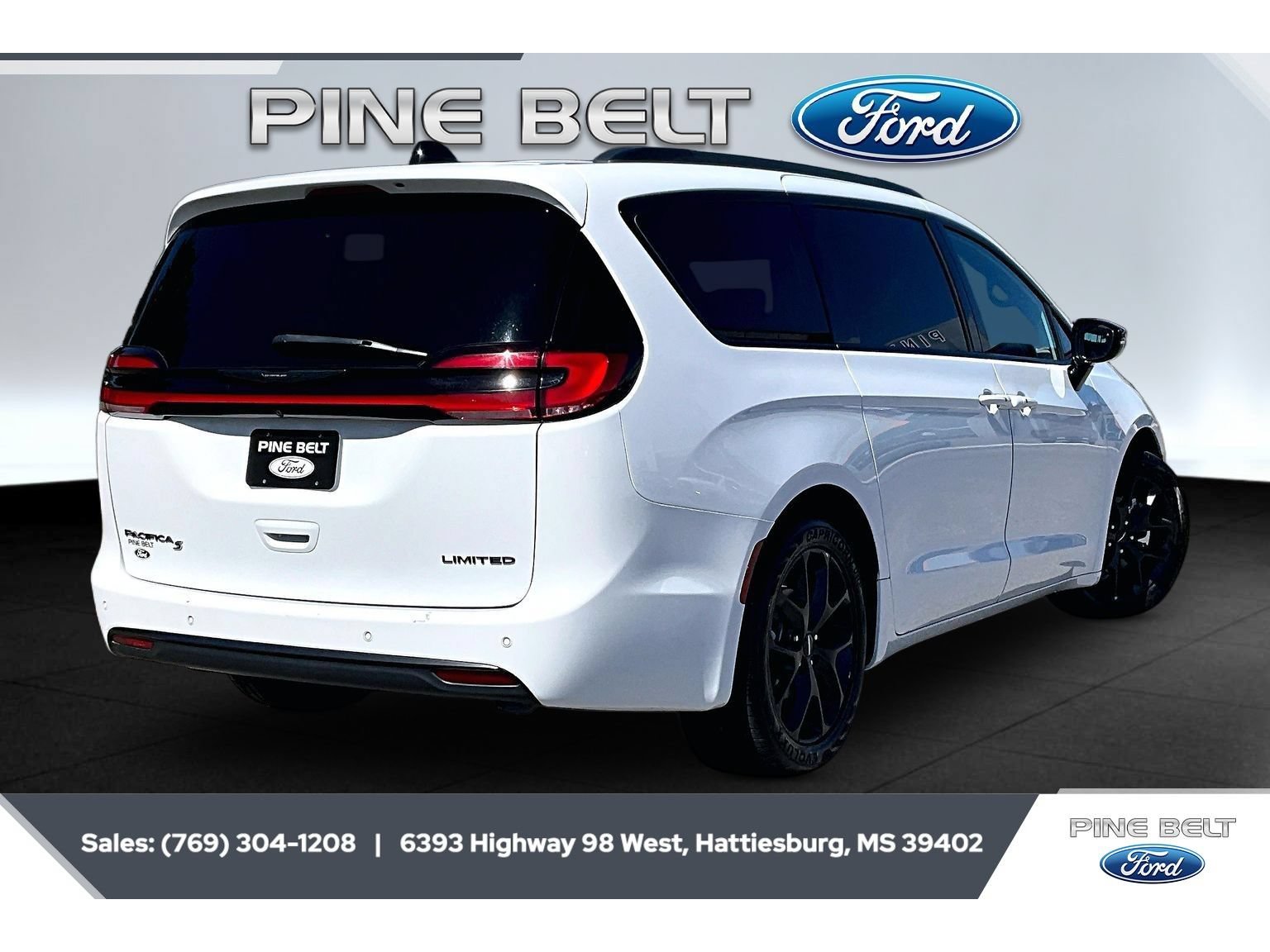 Used 2025 Chrysler Pacifica Limited FWD image 11