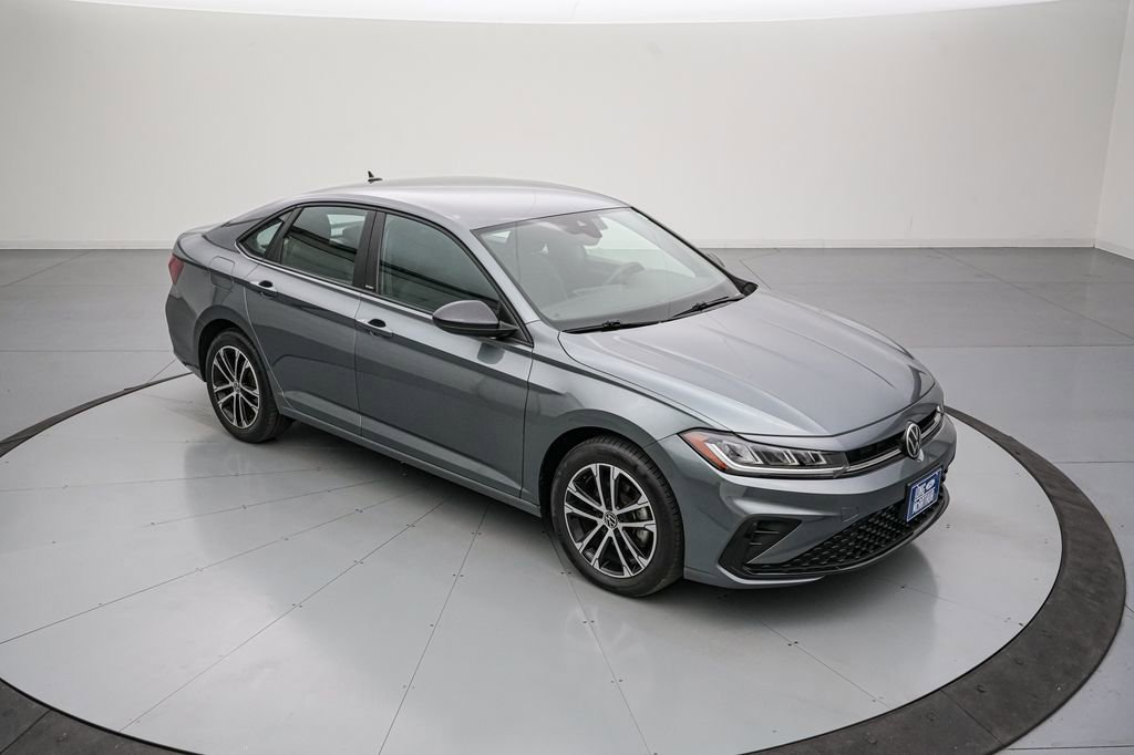 Used 2025 Volkswagen Jetta Sport FWD image 2