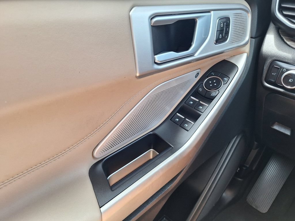 Certified 2023 Ford Explorer Limited w/ Limited Technology Package RWD image 20