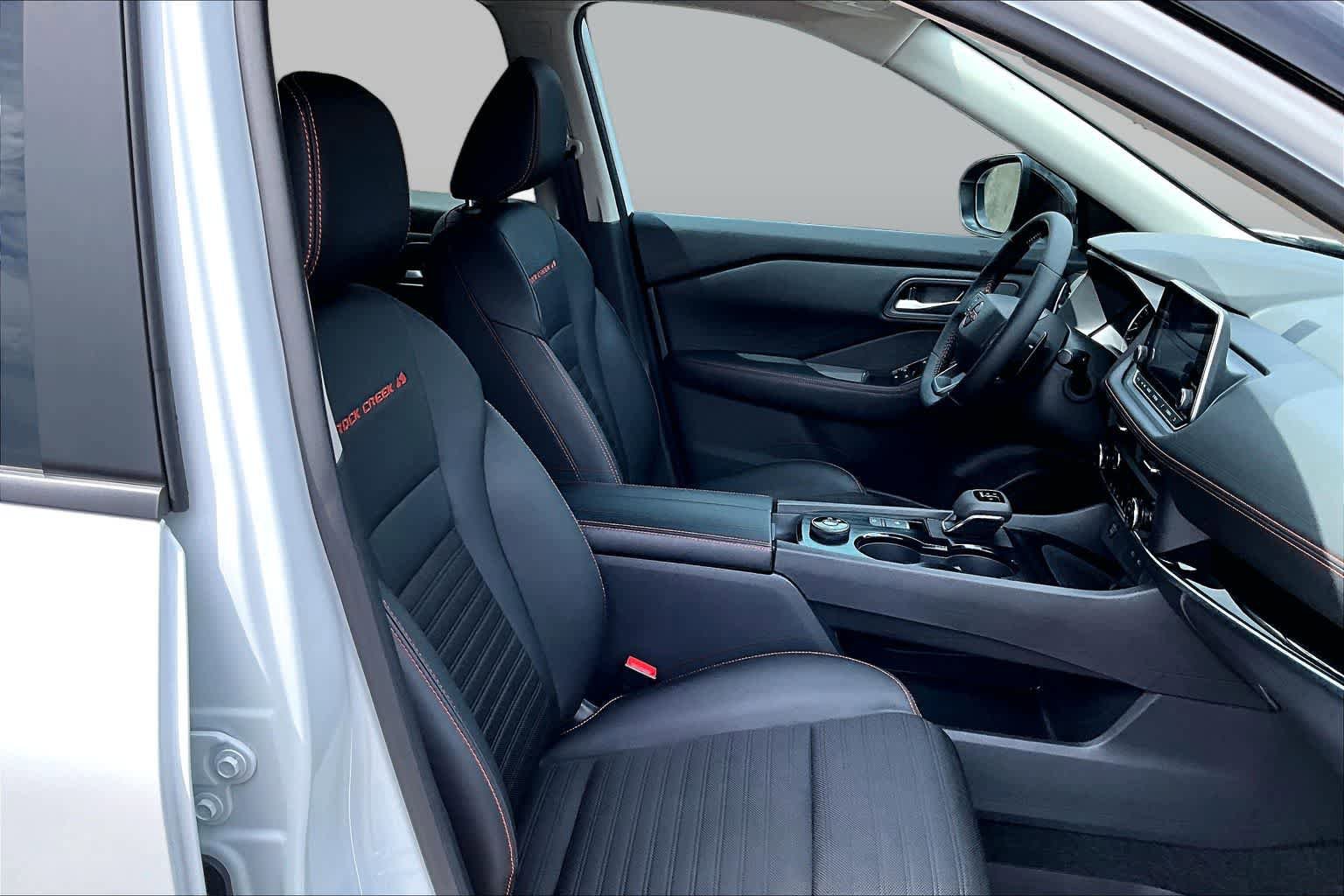 Used 2025 Nissan Rogue SV AWD/4WD image 11