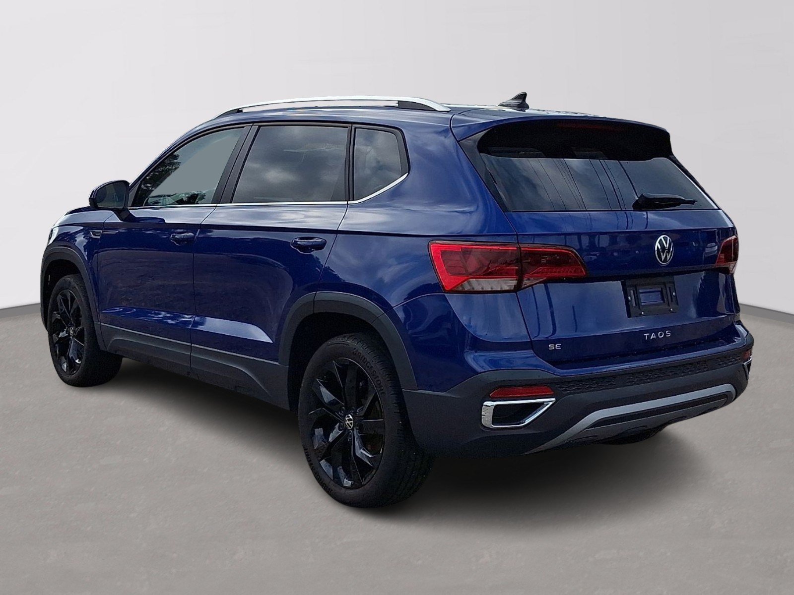 Used 2024 Volkswagen Taos SE FWD image 4
