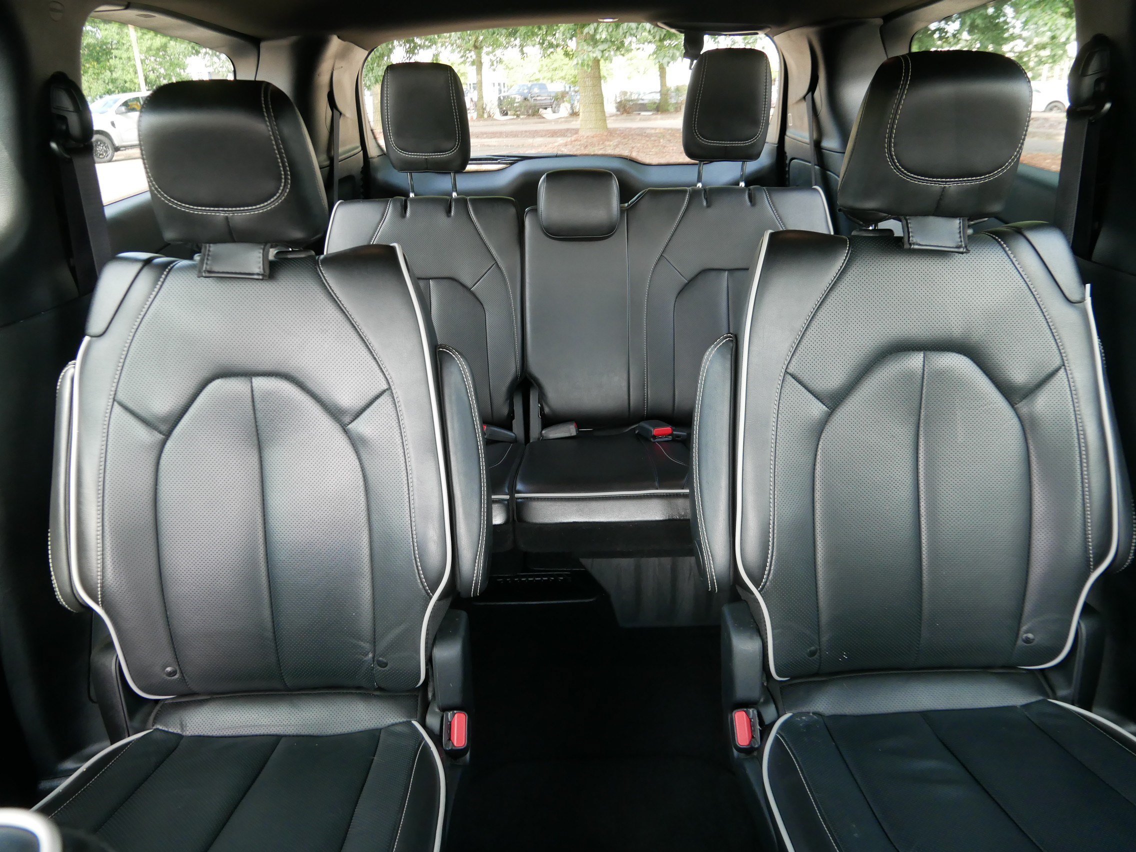 Used 2026 Chrysler Pacifica Limited w/ S Appearance Package FWD image 13
