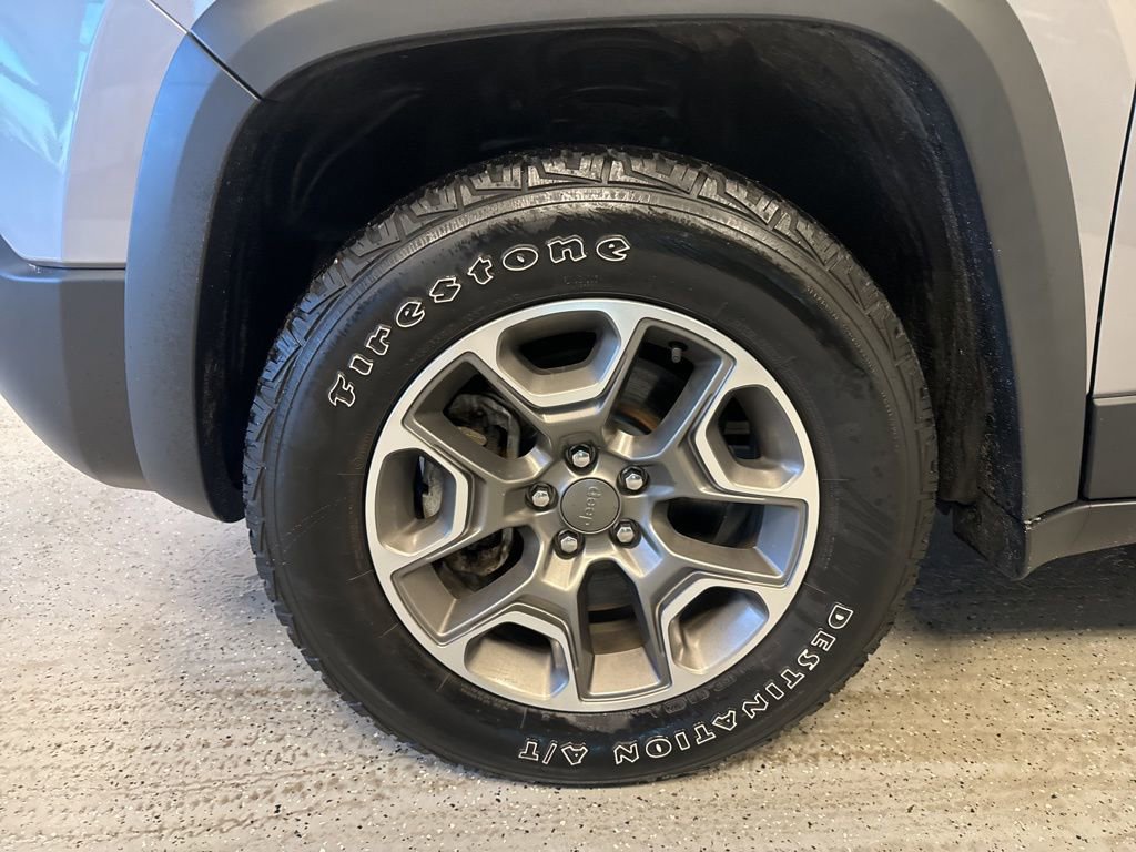 Used 2022 Jeep Cherokee Trailhawk w/ Comfort/Convenience Group image 33