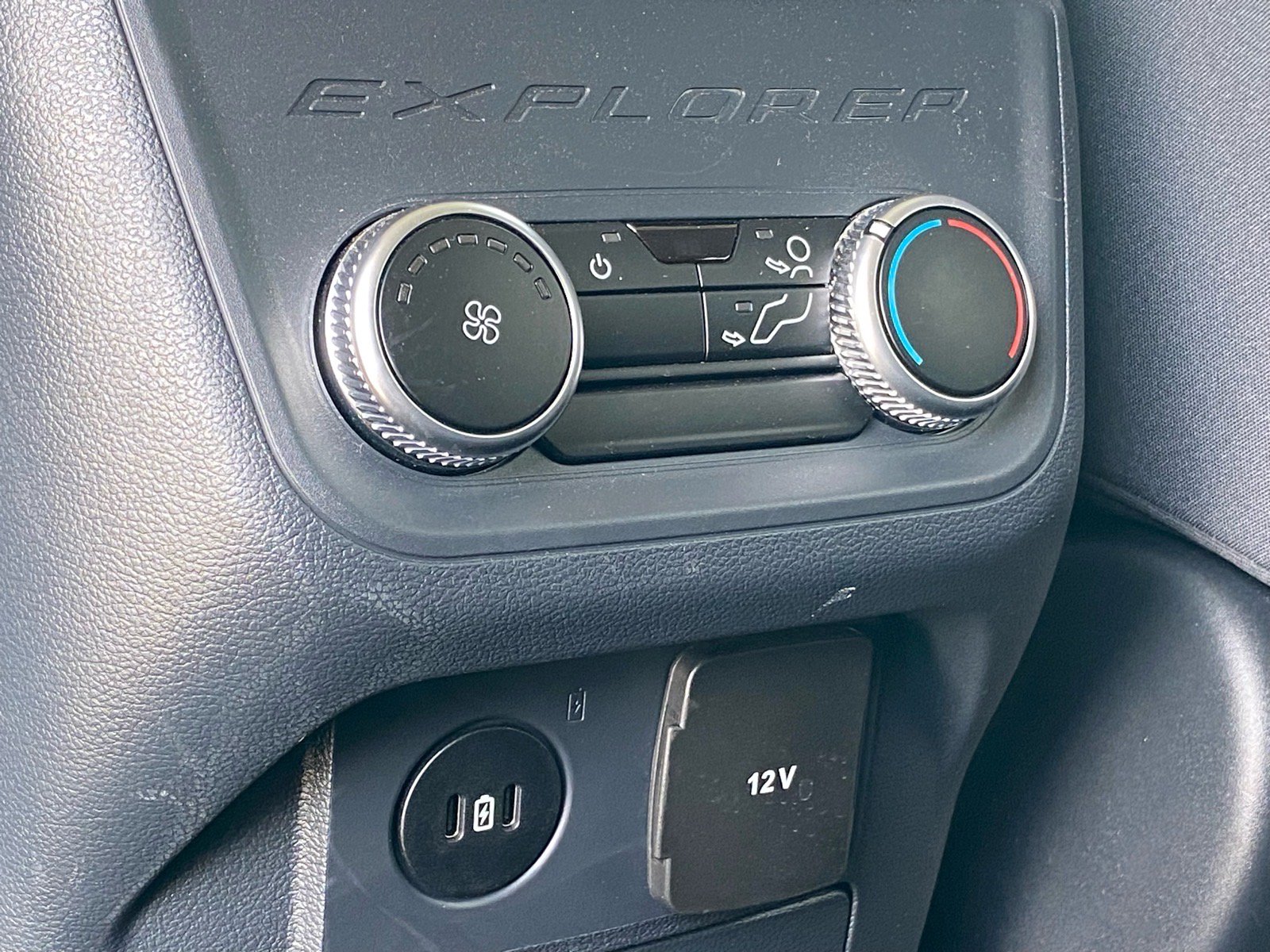 Certified 2025 Ford Explorer Active RWD image 19