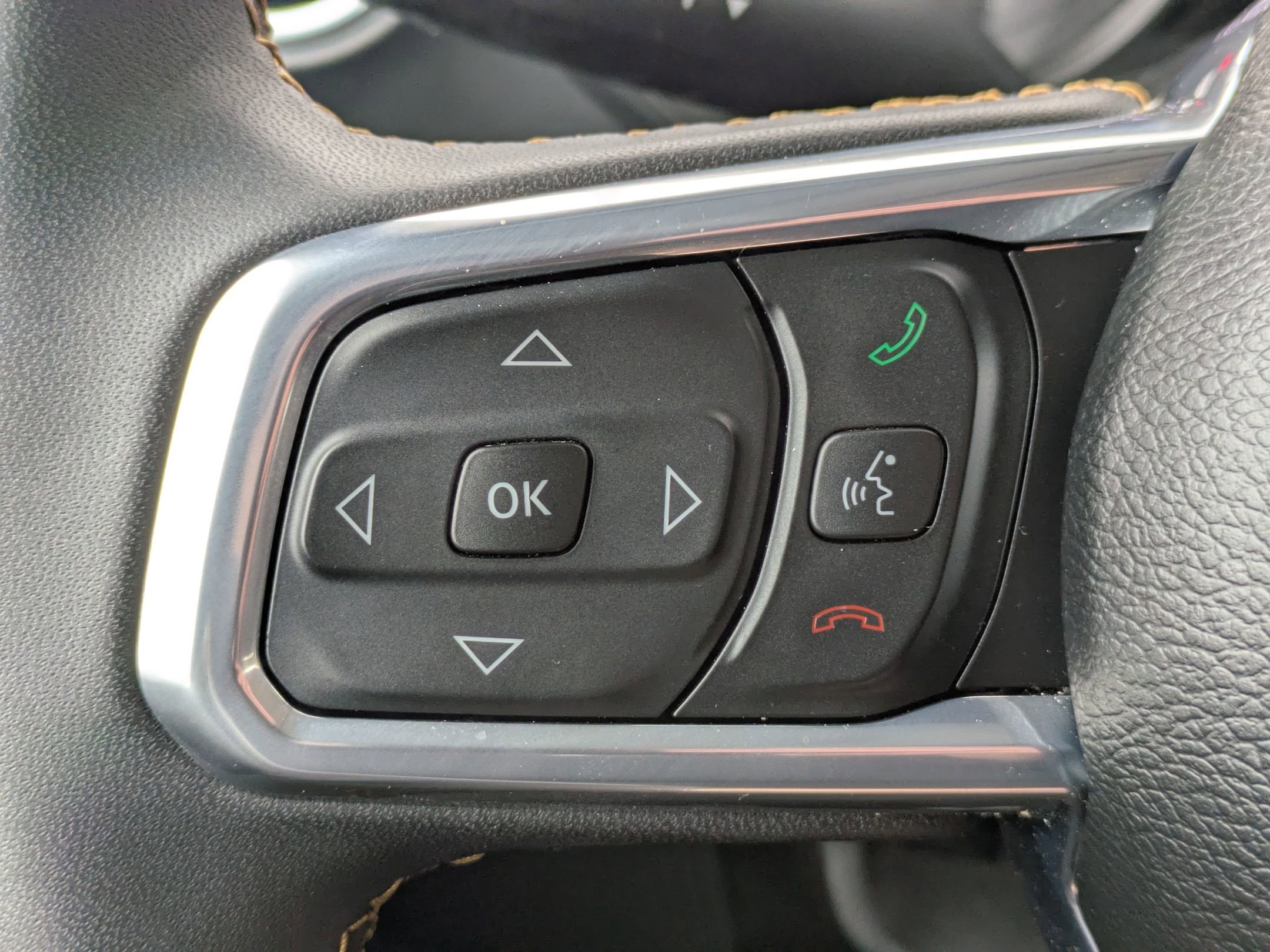 Used 2024 Jeep Wrangler Unlimited Sahara w/ Technology Group image 15