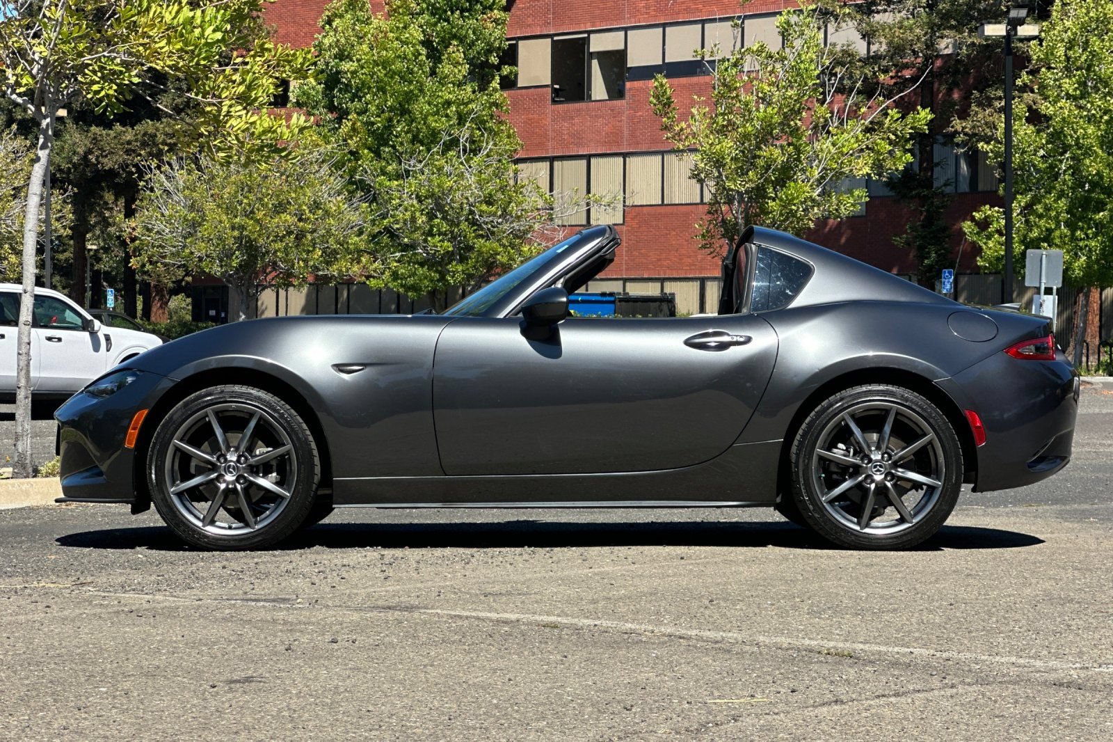 Used 2017 MAZDA MX-5 Miata RF Grand Touring RWD image 7