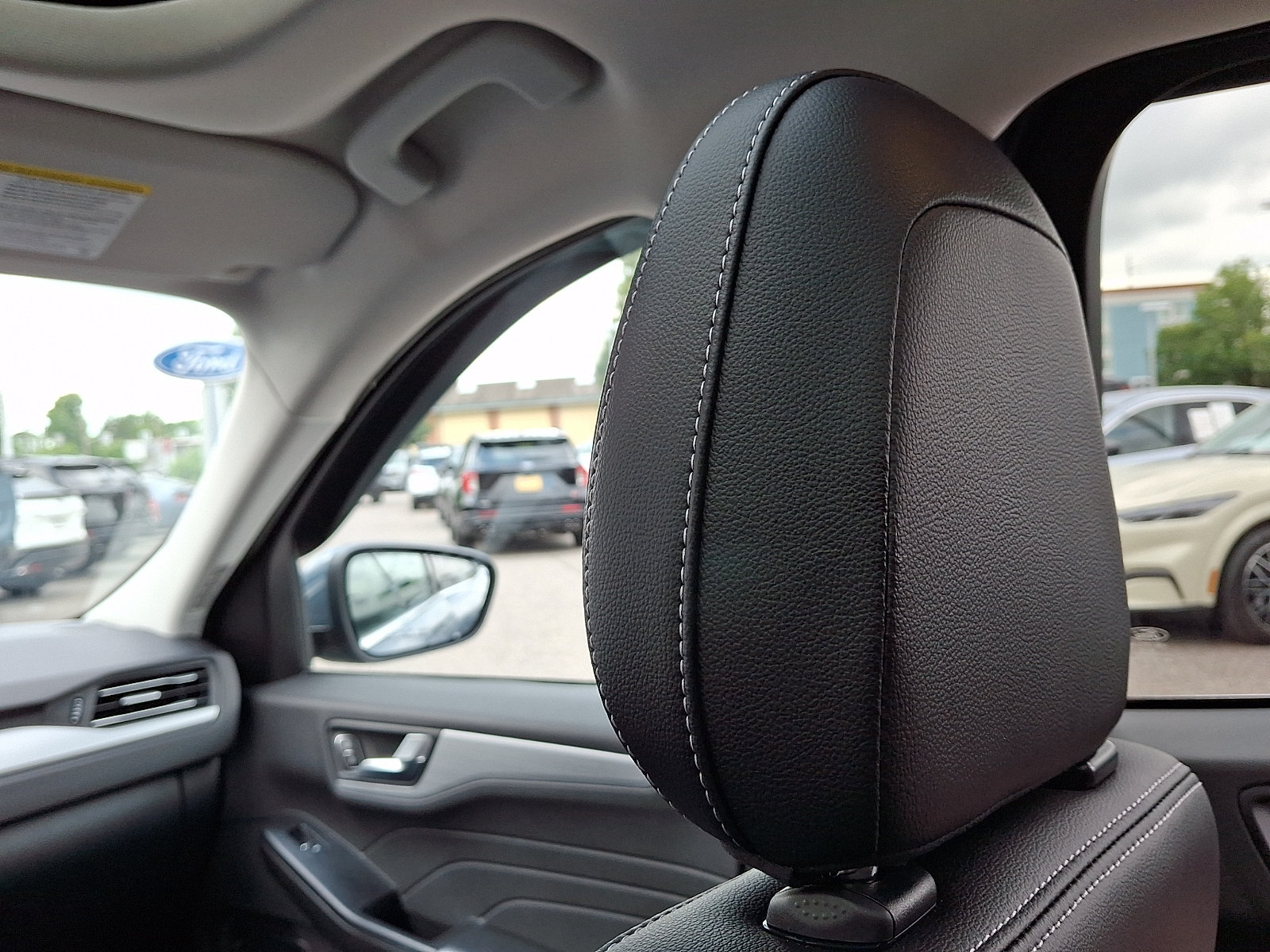 Certified 2023 Ford Escape SE w/ PHEV Premium Package FWD image 17