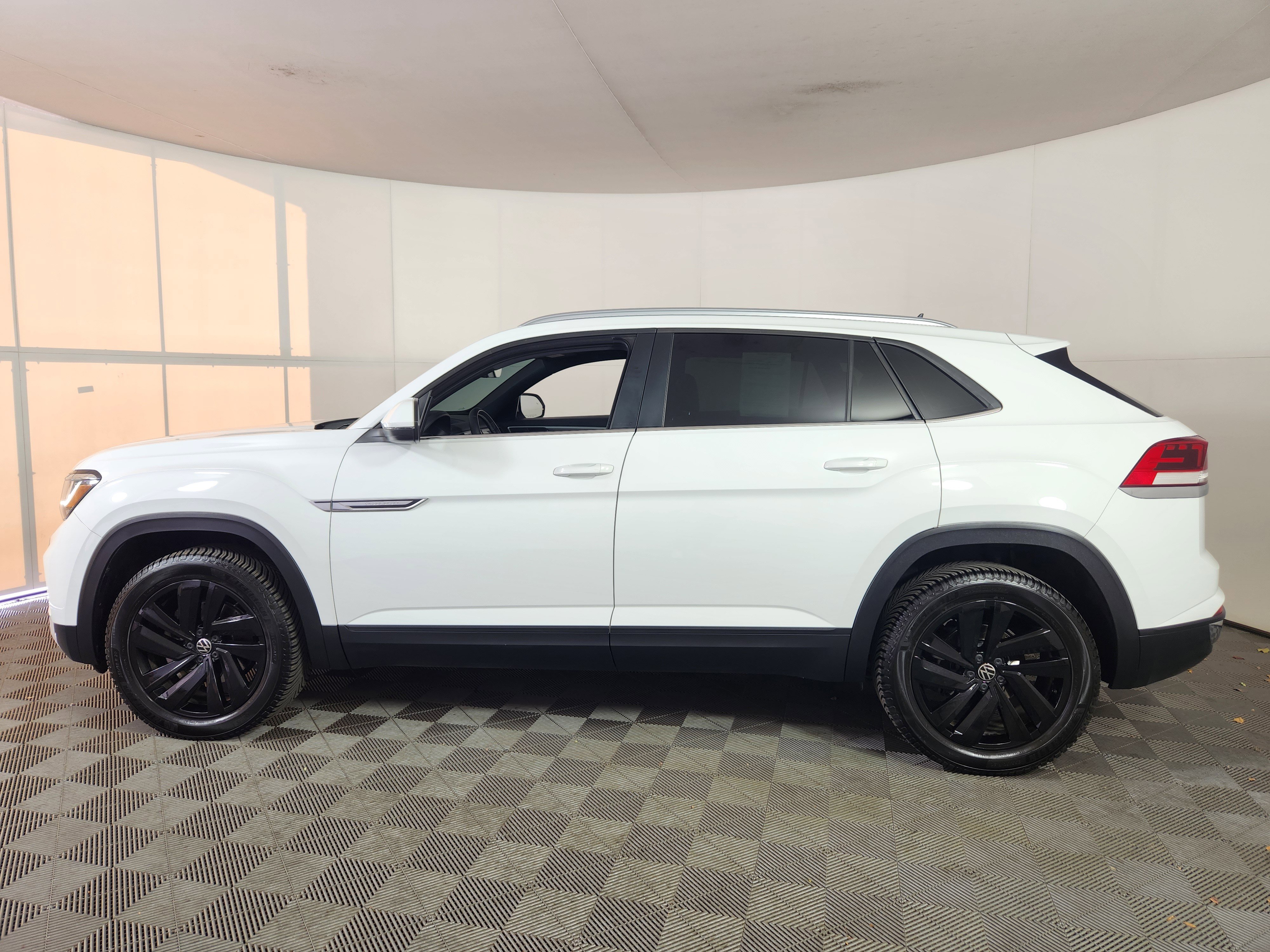 Used 2022 Volkswagen Atlas Cross Sport SE image 4