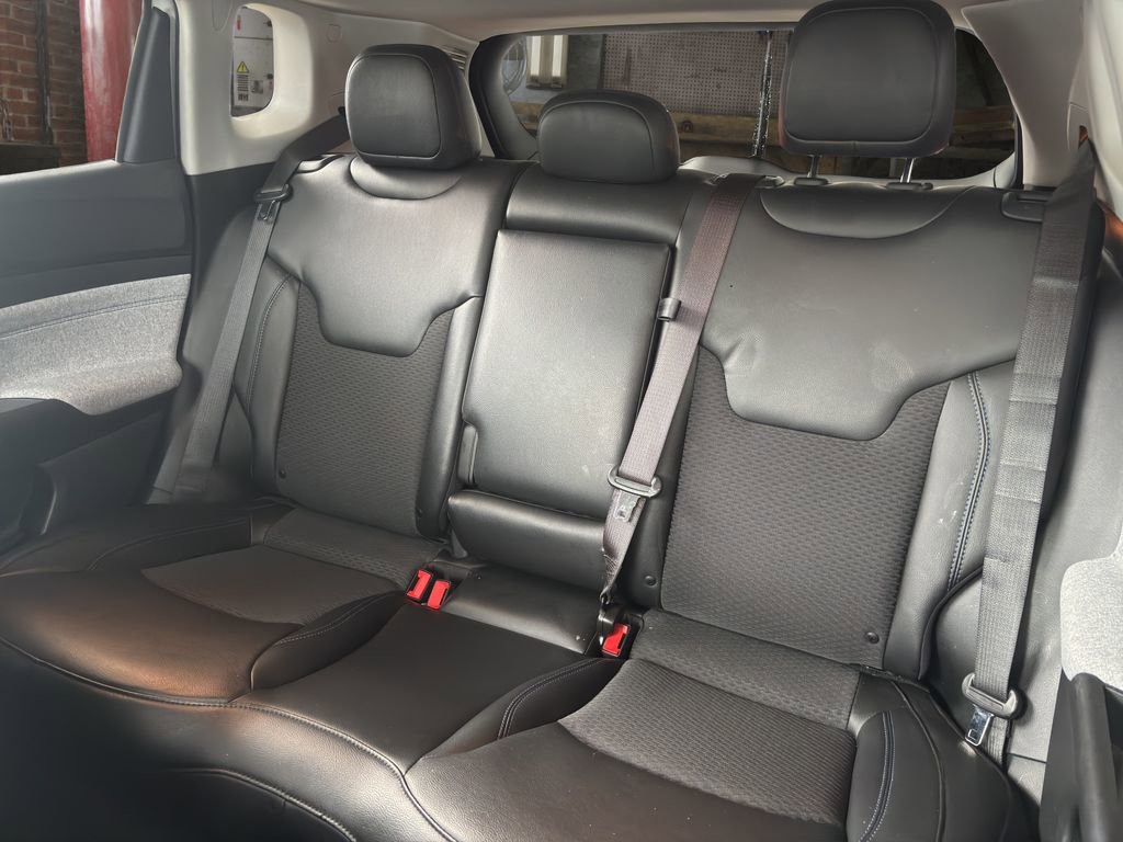 Used 2022 Jeep Compass Latitude FWD image 12