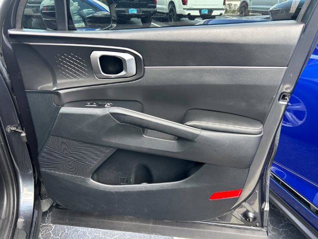 Used 2023 Kia Sorento LX FWD image 40