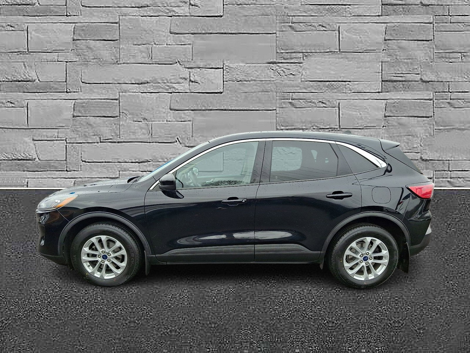 Certified 2020 Ford Escape SE image 6
