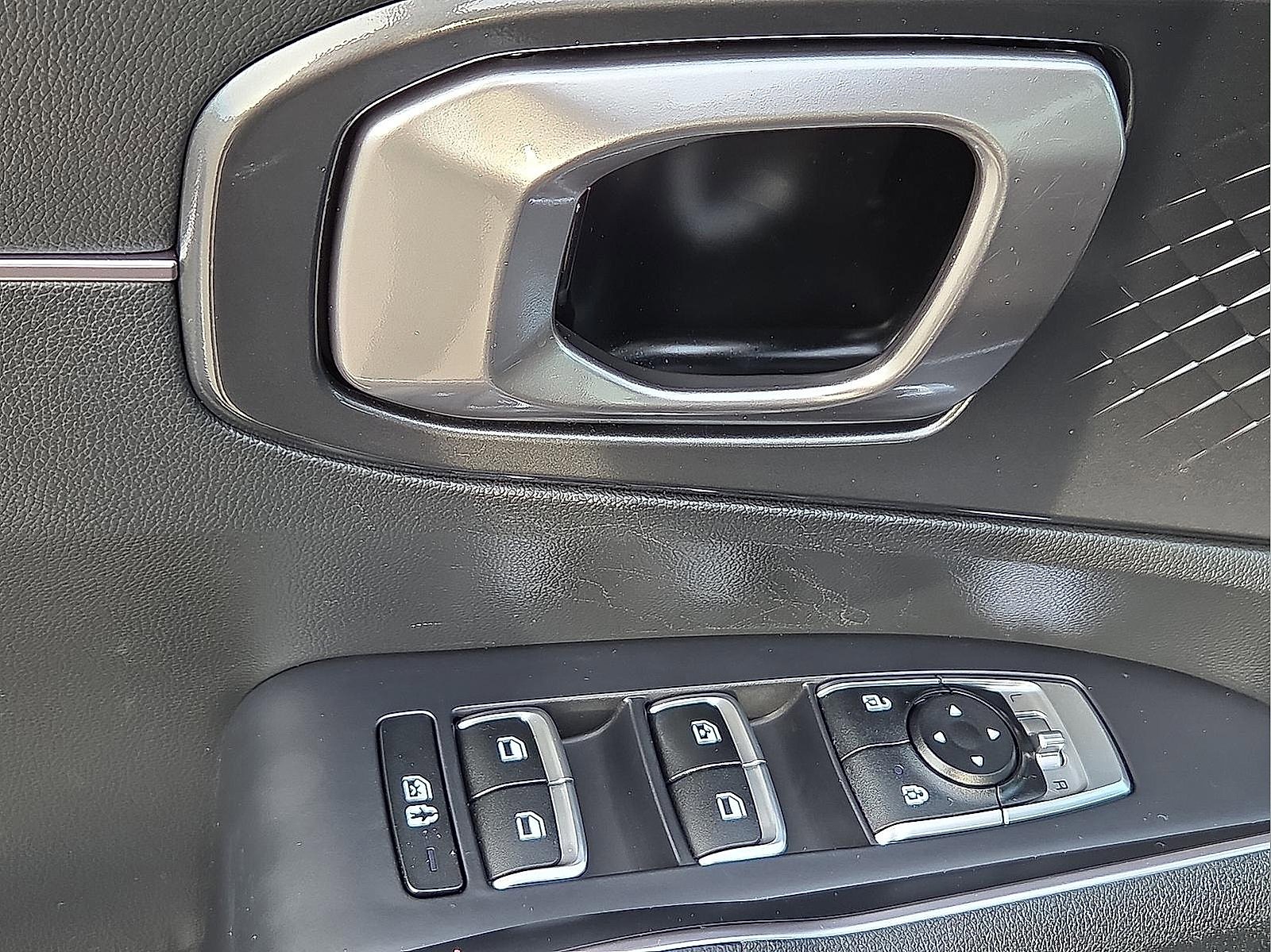 Used 2023 Kia Sorento S image 14