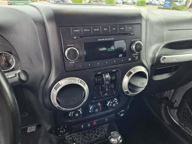Used 2017 Jeep Wrangler Unlimited Sahara AWD/4WD image 21
