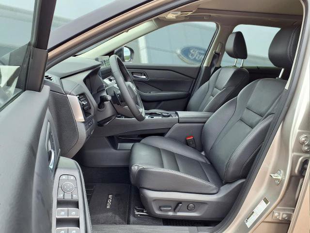 Used 2025 Nissan Rogue SL w/ Tech Package AWD/4WD image 15