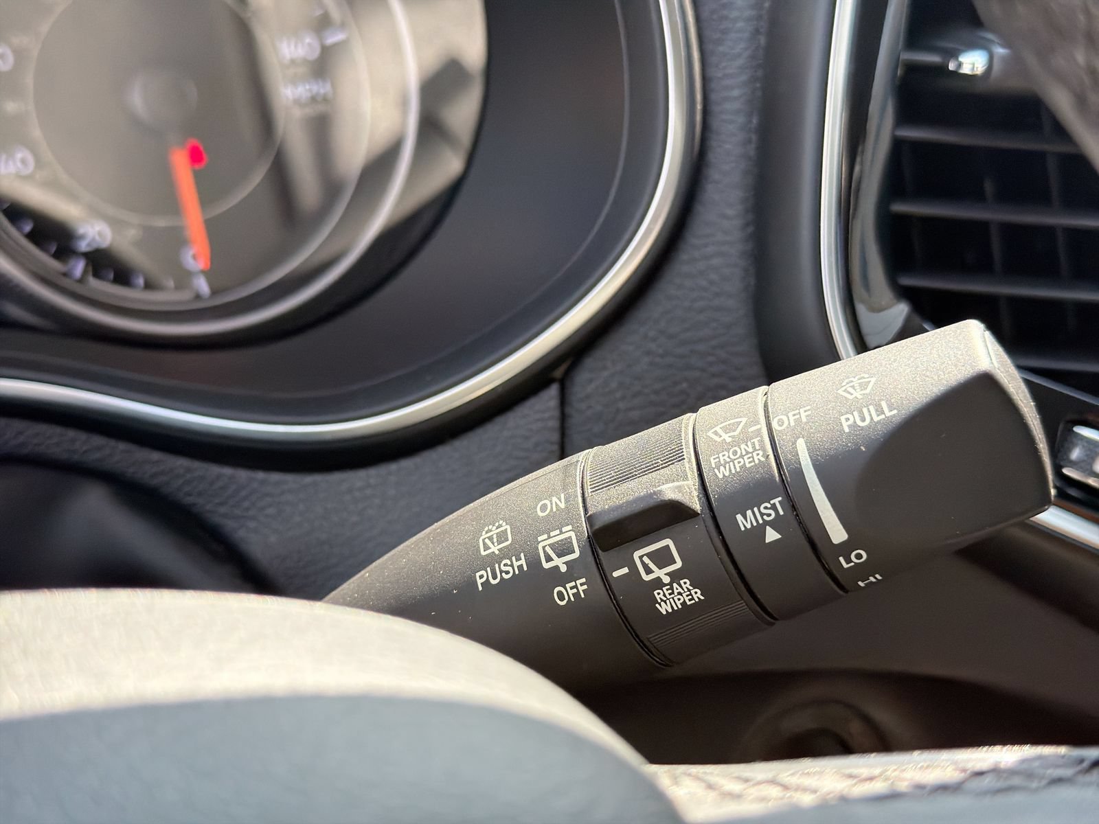 Used 2019 Jeep Cherokee Limited AWD/4WD image 29