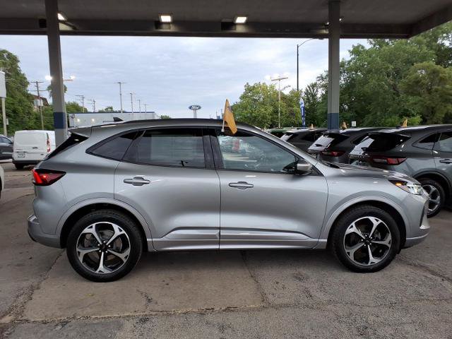 Certified 2023 Ford Escape ST-Line Select w/ Tech Pack #2 AWD/4WD image 2