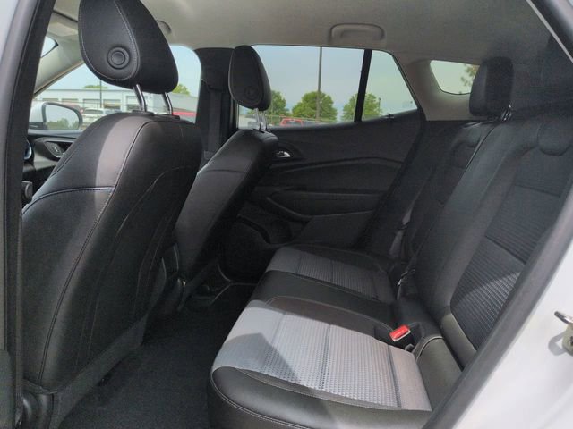 Used 2025 Chevrolet Trax LT w/ LT Convenience Package image 16