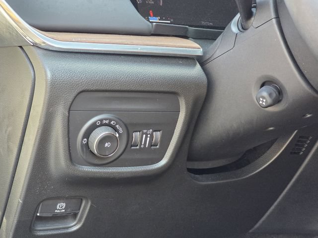 Used 2023 Jeep Grand Cherokee Summit w/ Luxury Tech Group V RWD image 23