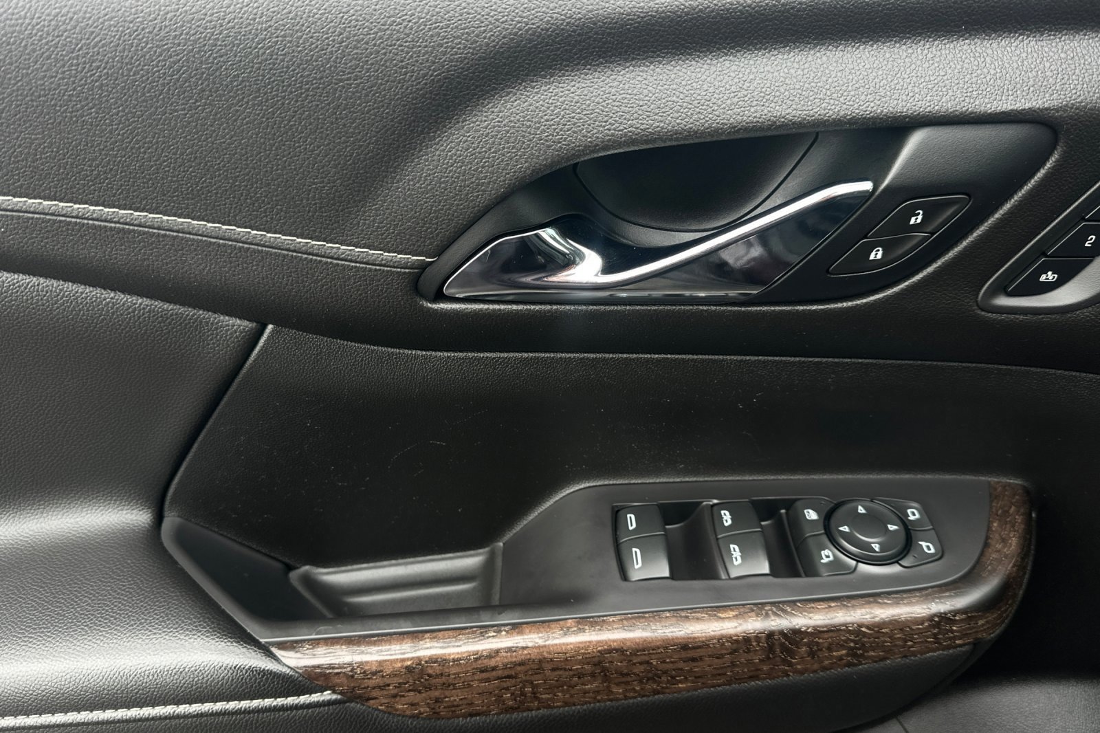 Used 2021 GMC Acadia Denali w/ Denali Technology Package image 10