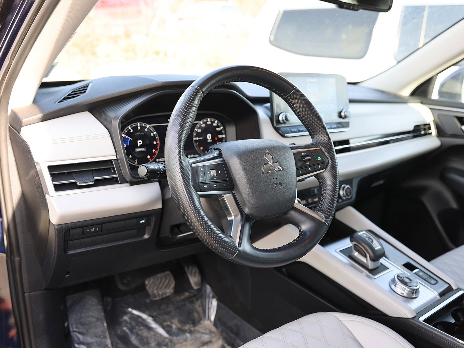Used 2024 Mitsubishi Outlander SEL image 16
