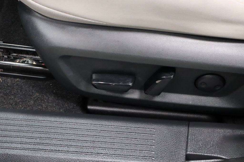 Used 2023 Nissan Rogue SV w/ SV Premium B Package AWD/4WD image 24