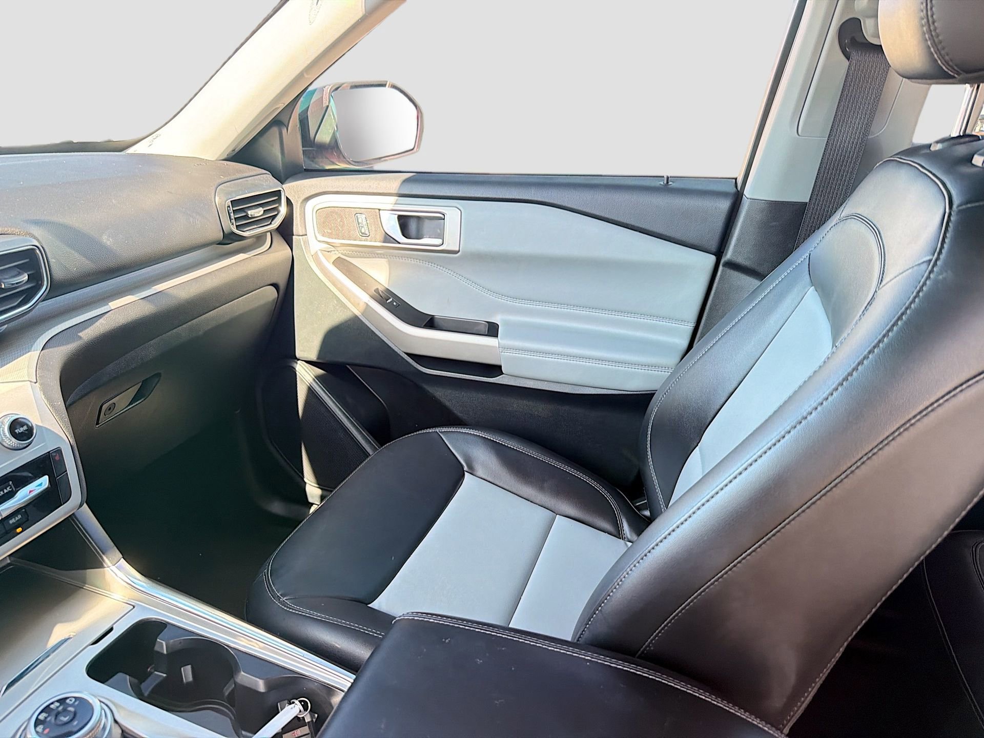 Certified 2023 Ford Explorer XLT w/ Equipment Group 202A image 24