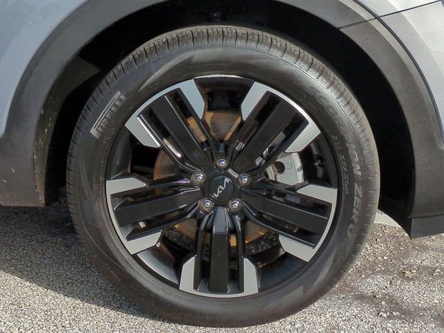 Used 2025 Kia Telluride SX w/ SX Captain's Chair Package image 11