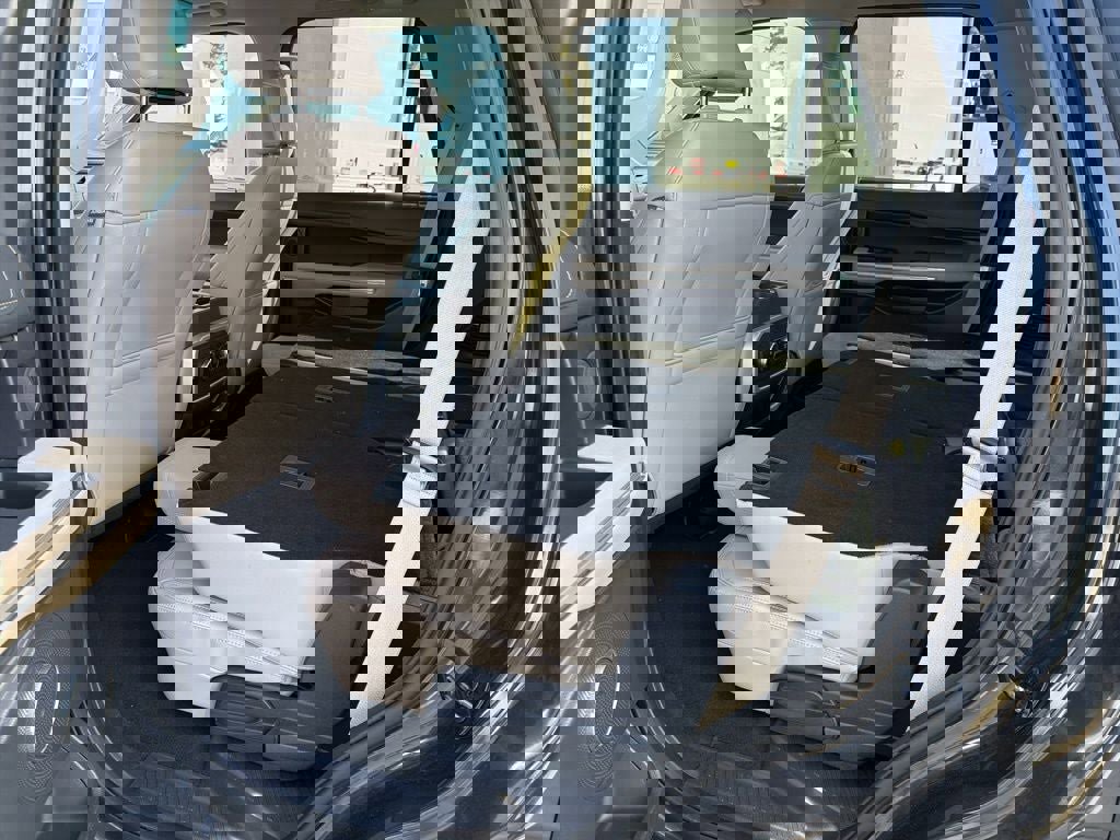 Certified 2024 Ford Expedition Limited image 17