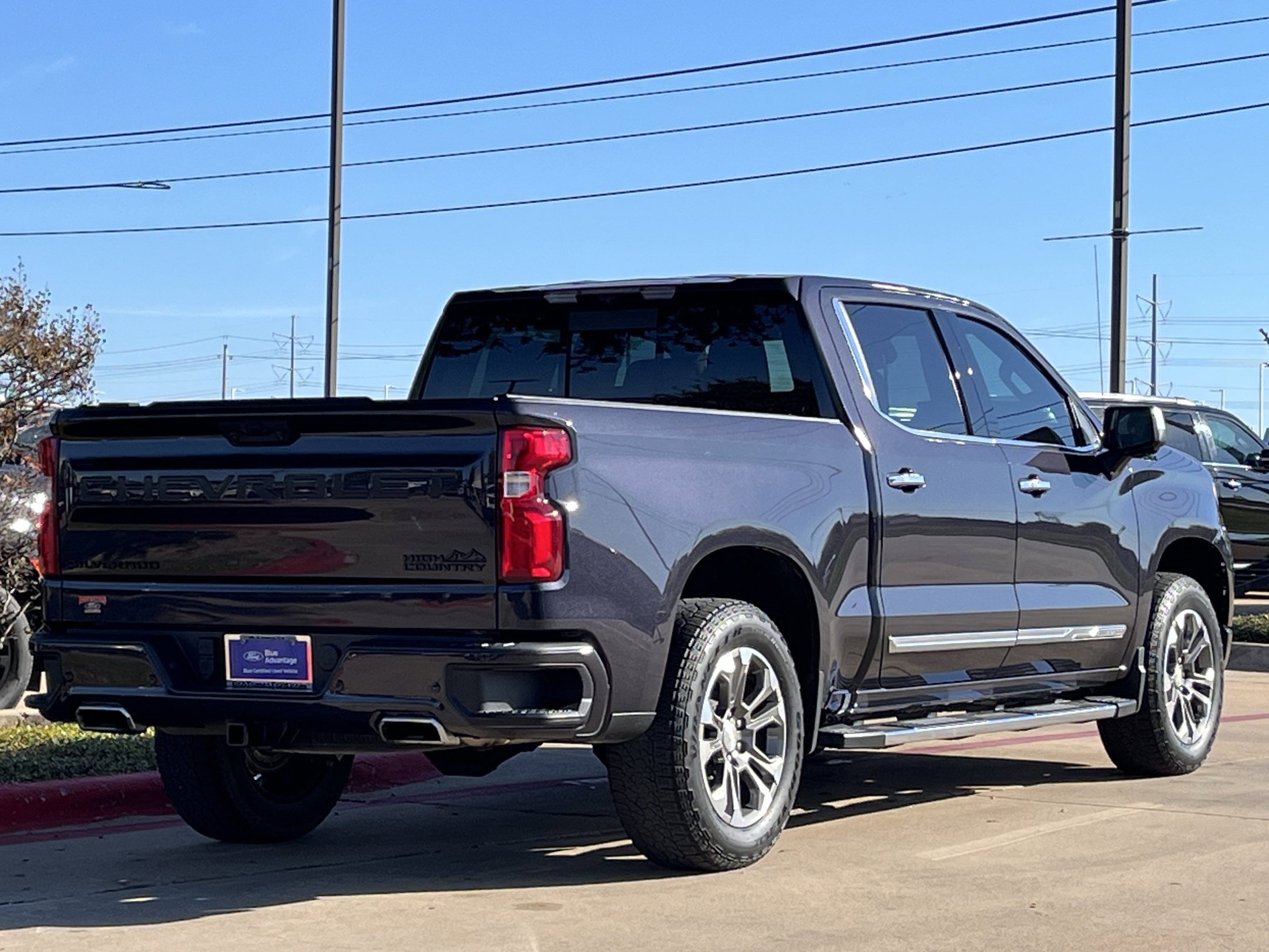 Used 2024 Chevrolet Silverado 1500 High Country w/ LPO, Dark Essentials Package AWD/4WD image 4