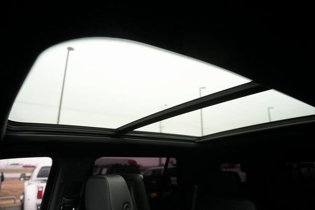 Used 2021 GMC Yukon Denali w/ Denali Premium Package image 11