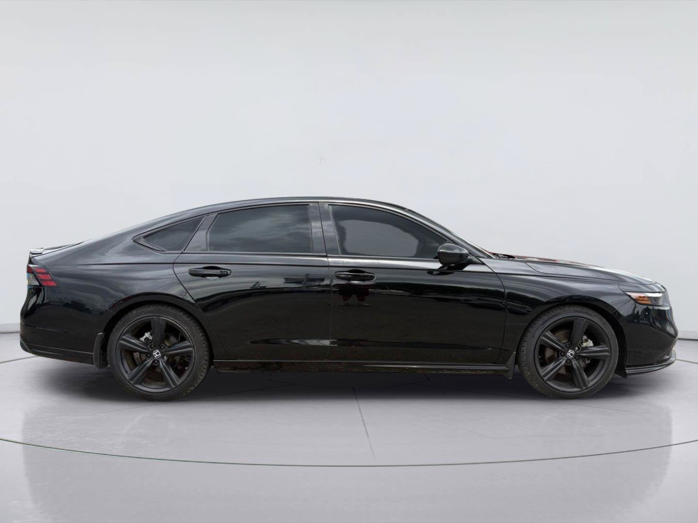 Used 2023 Honda Accord Sport image 2